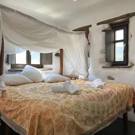 Wood & Stone - Paros Willa